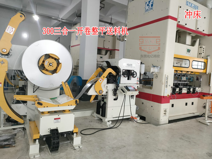三合一開卷整平送料機(jī)在新能源鋰電池電池殼自動化沖壓中起到什么作用？